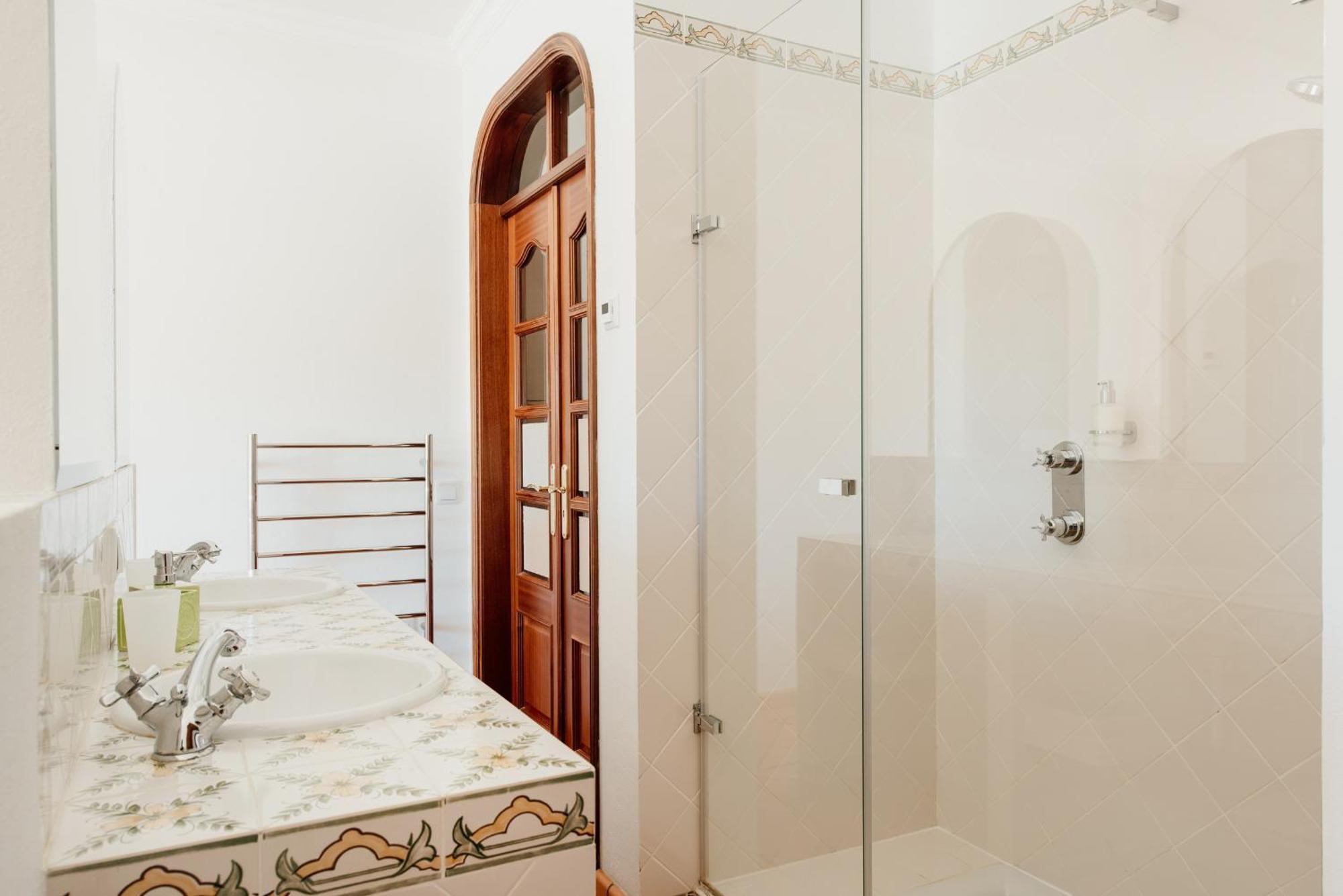 B&B Entrecolinas Paderne  Buitenkant foto